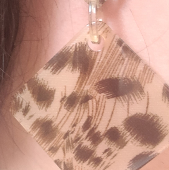 New Leopard Plastic Resin Earrings Black & Yellow - Picture 4 of 8